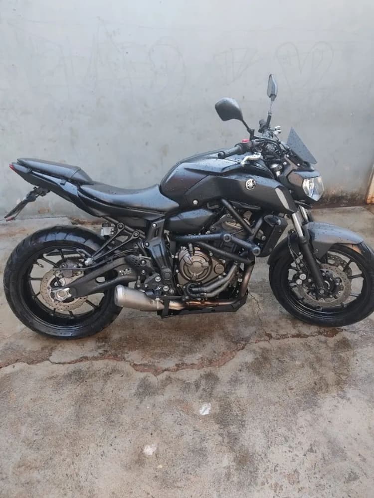 mt-07 impecável