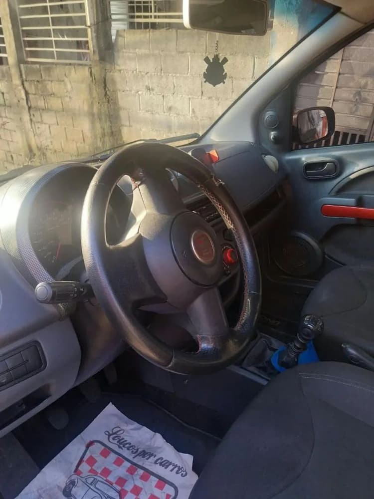 Fiat Uno Sporting 1.4 EVO Fire Flex 8V 4P 2012