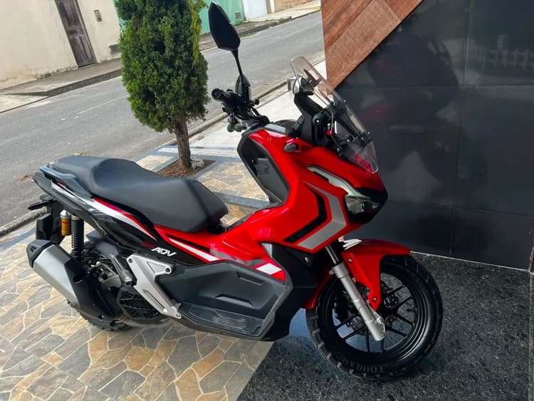 Vende-se adv 150 ABS