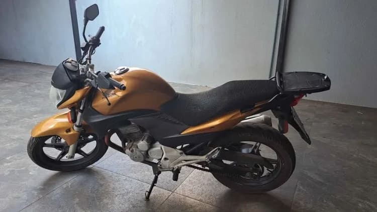CB 300 Ano 2011