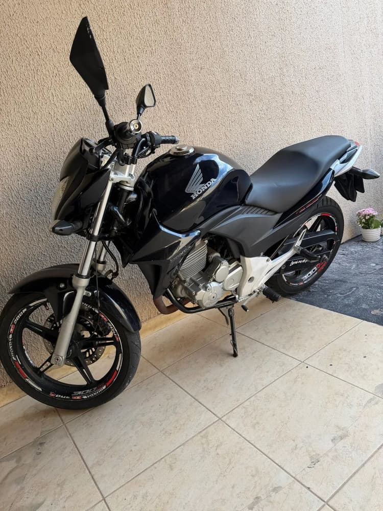CB300r 2012 P/cliente exigente Goiânia 