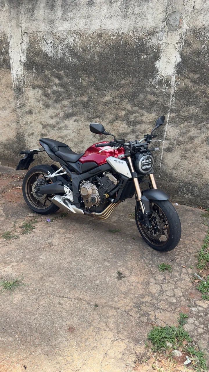 CB650R muito nova 