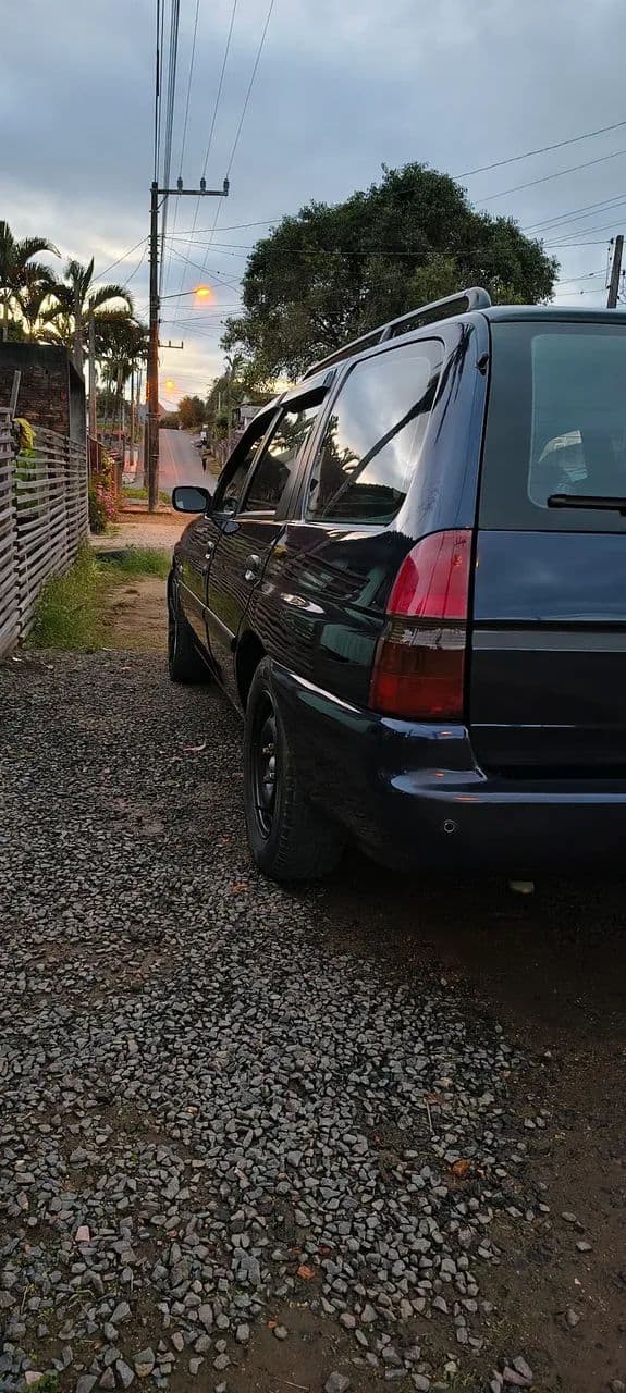 Ford Escort GL 1.6 MPI 2001