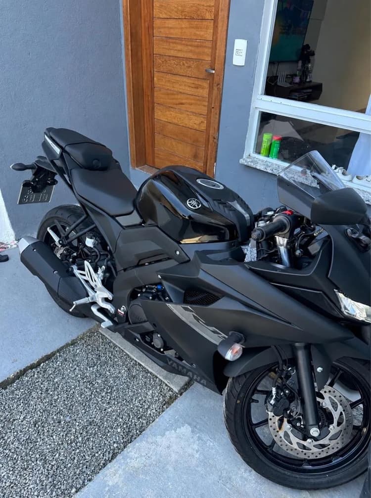 Yamaha R-15 nova