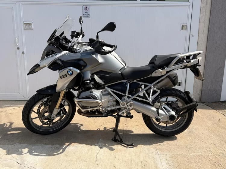 R 1200 