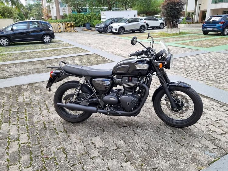 TRIUMPH T100
