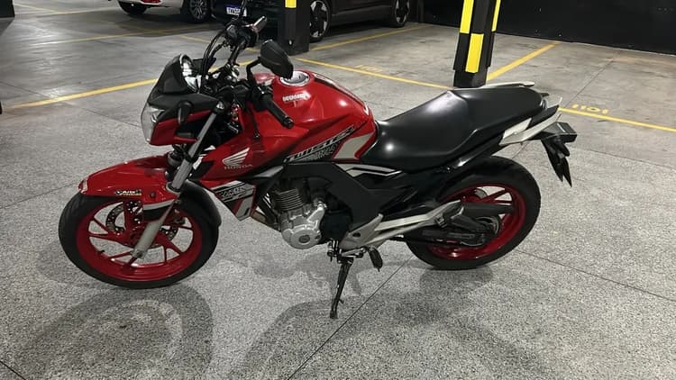 Moto CB twister 2021/2021 com abs chave reserva e manual
