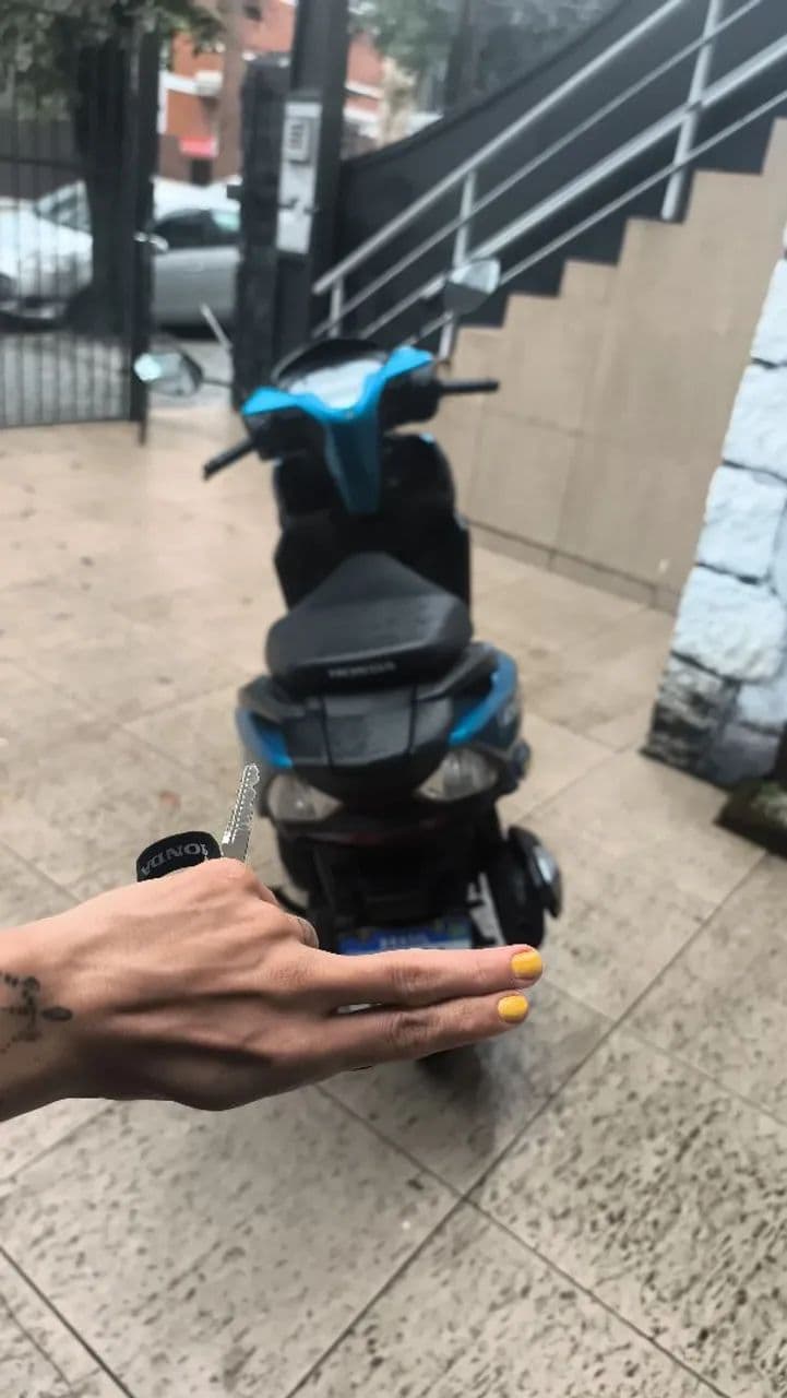 Moto semi nova 