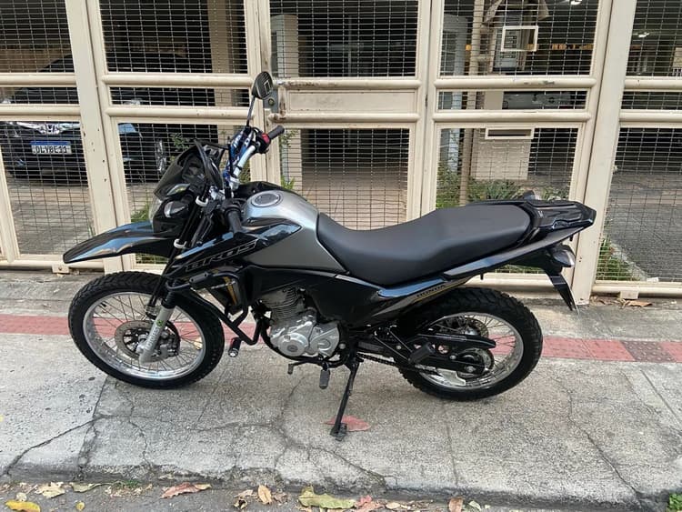  Bros 160 essd ano 2022 com 2600 km zero