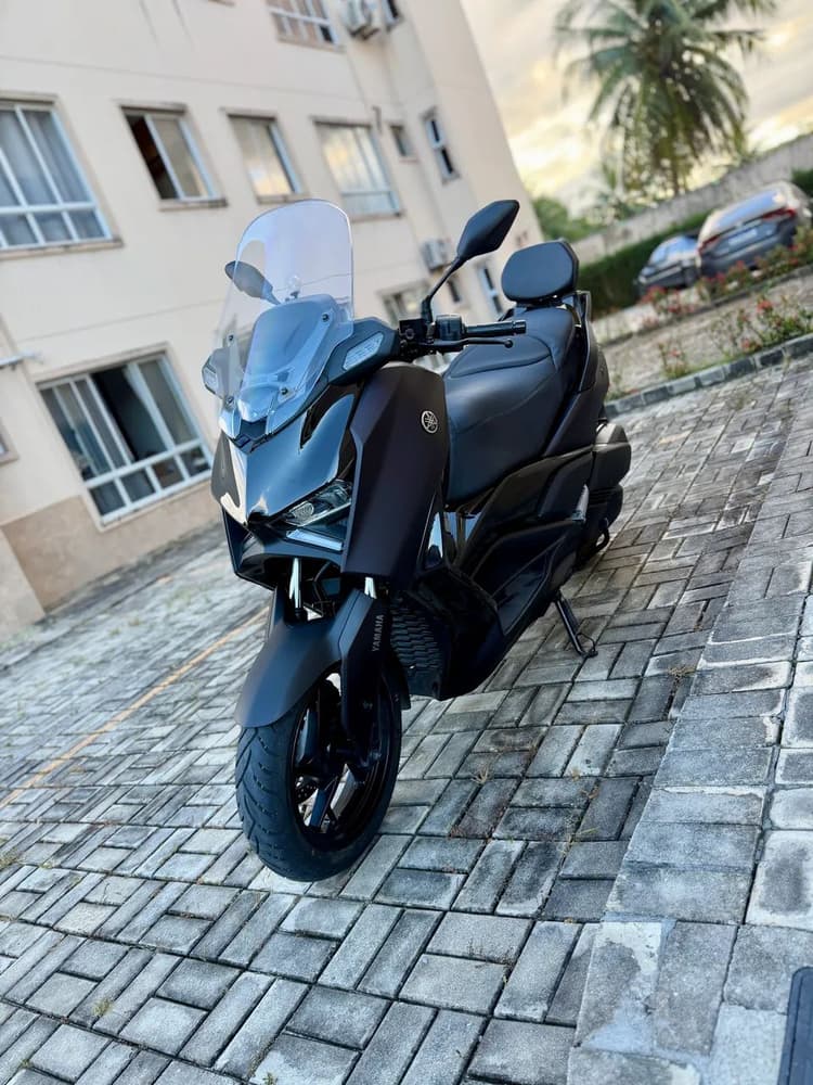 Yamaha Xmax 300 Connected (2026) - Impecável + Acessórios