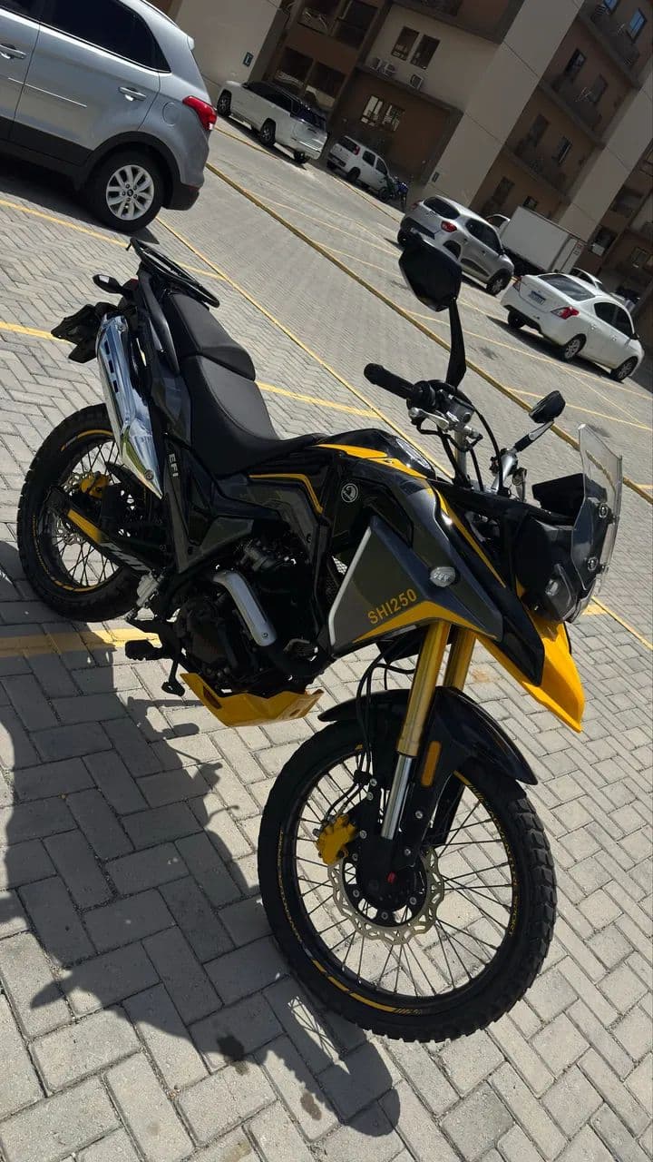 Moto Shi250 (Praticamente Nova com Garantia)