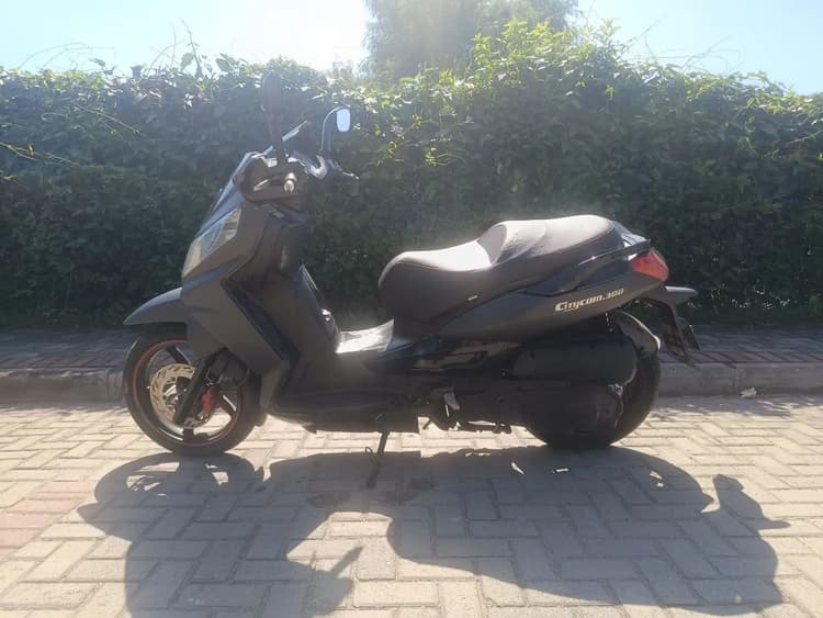 Scooter 300 cc automática. Novissima