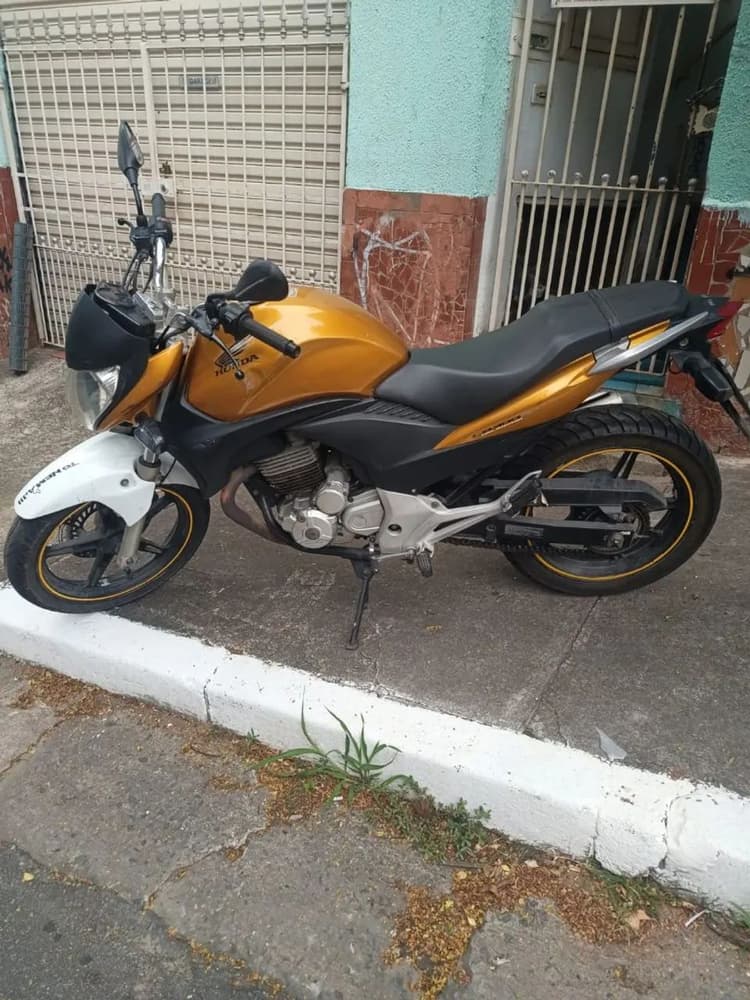 Moto honra CB 300 2011 