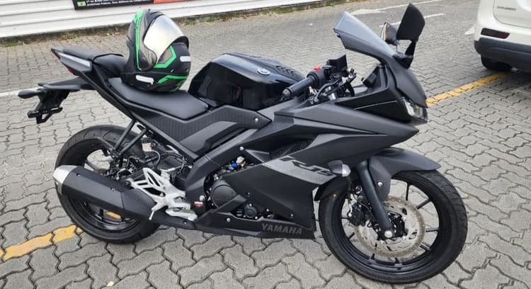 R15 MUITO NOVA