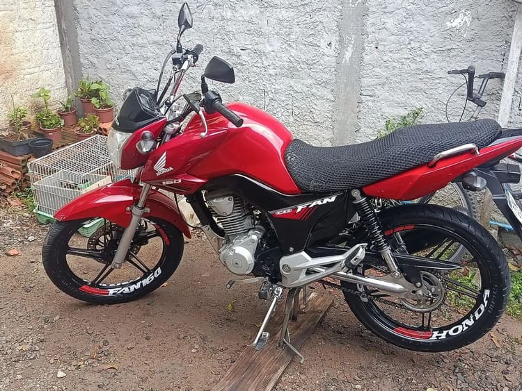 Moto bem conservada  