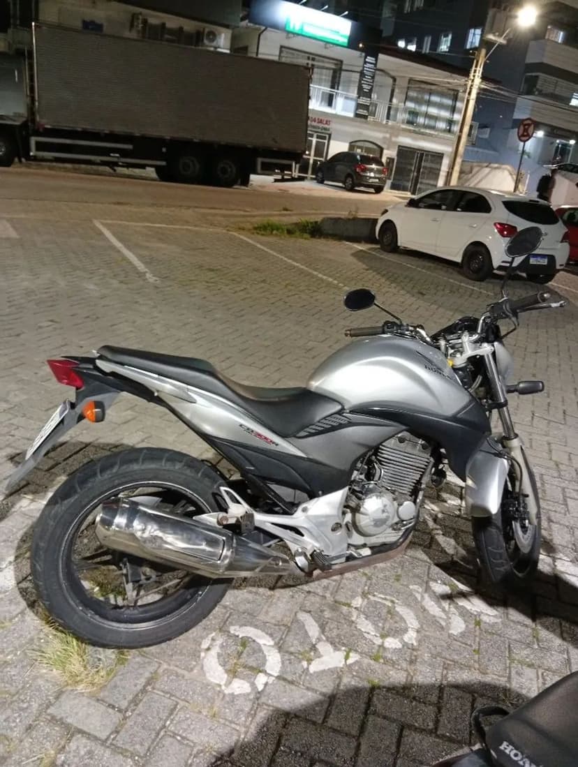CB300R 2010 PRATA