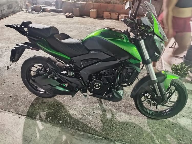 Moto Dominar 400 