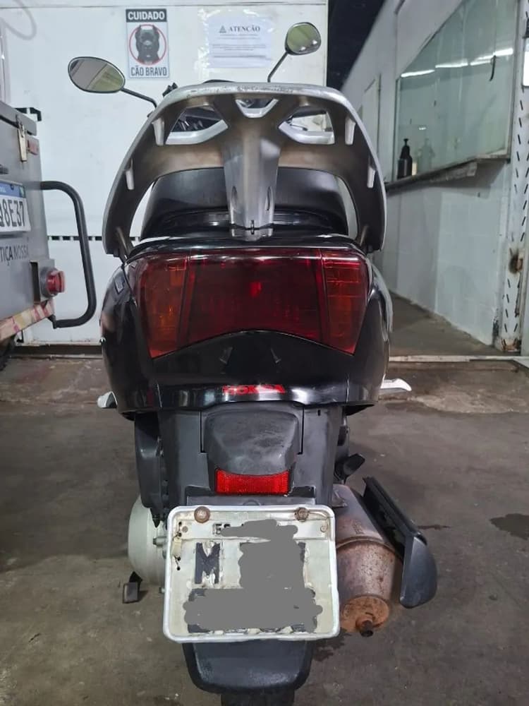 Moto lead super conservada 