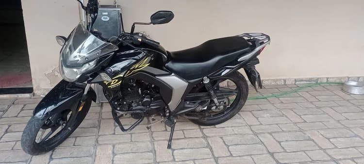 Moto Dk 150 cilindrada 