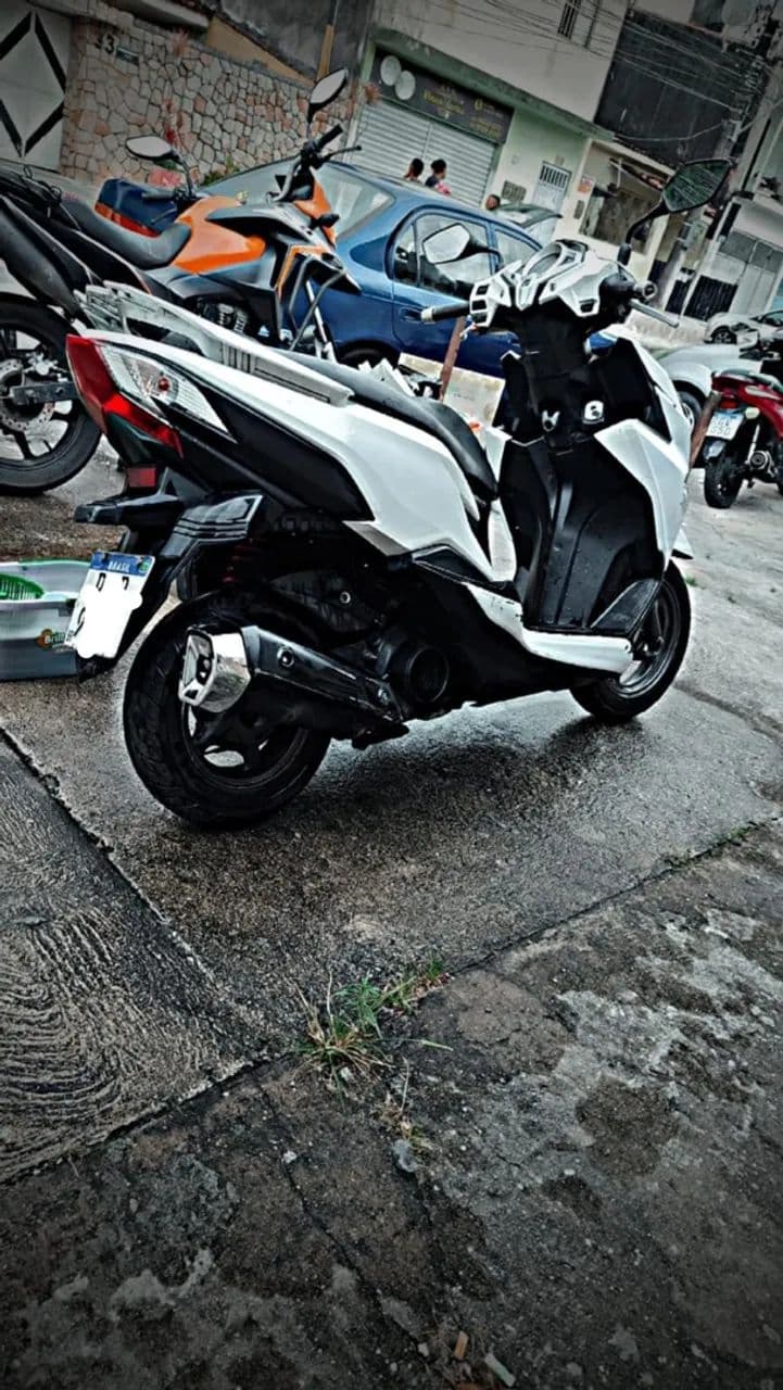 Moto seminova 