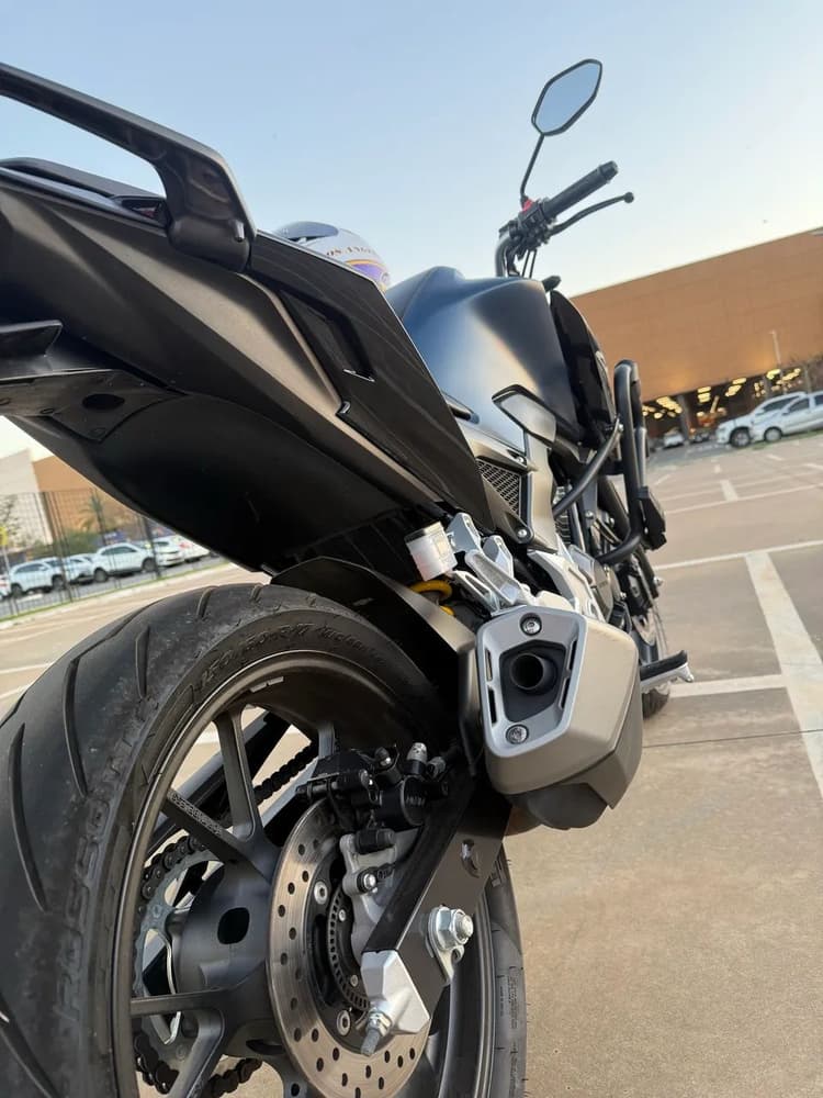 CB 300  - 2025