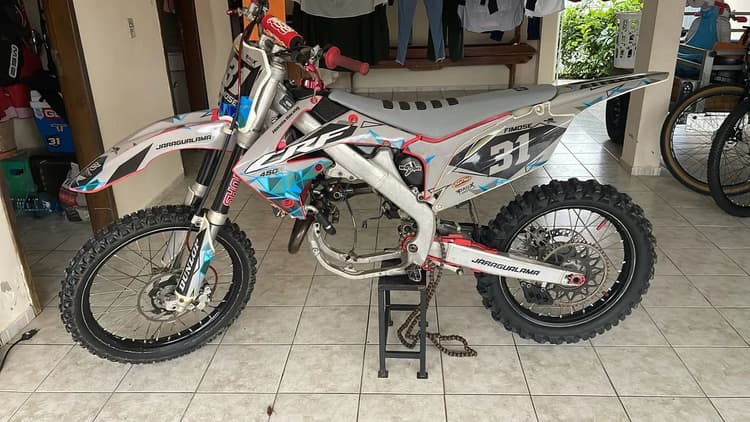 Quadro crf450 2010 acompanha motor desmontado junto com todas as peças 