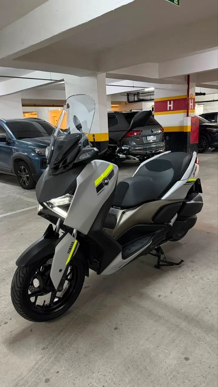 Xmax 250 abs connected