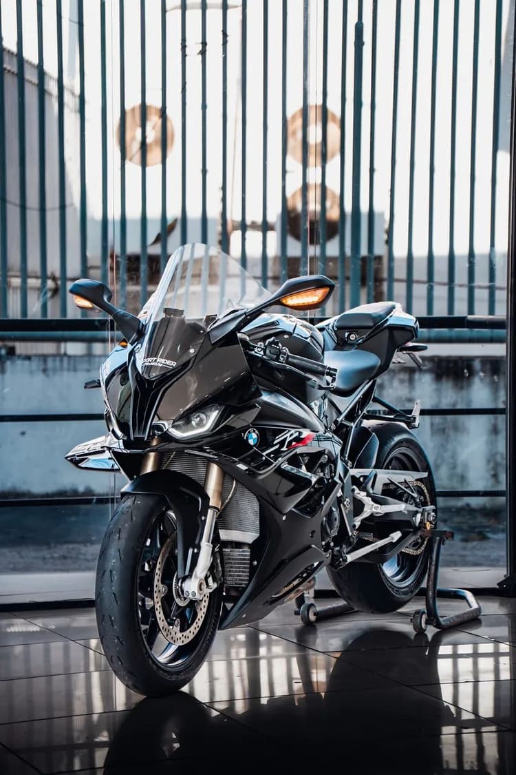 BMW S1000RR (2024)