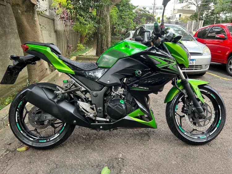 Z300 impecável e personalizada 
