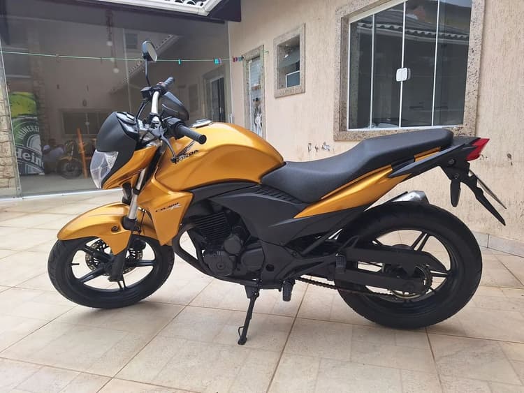 Venda CB 300 Nova