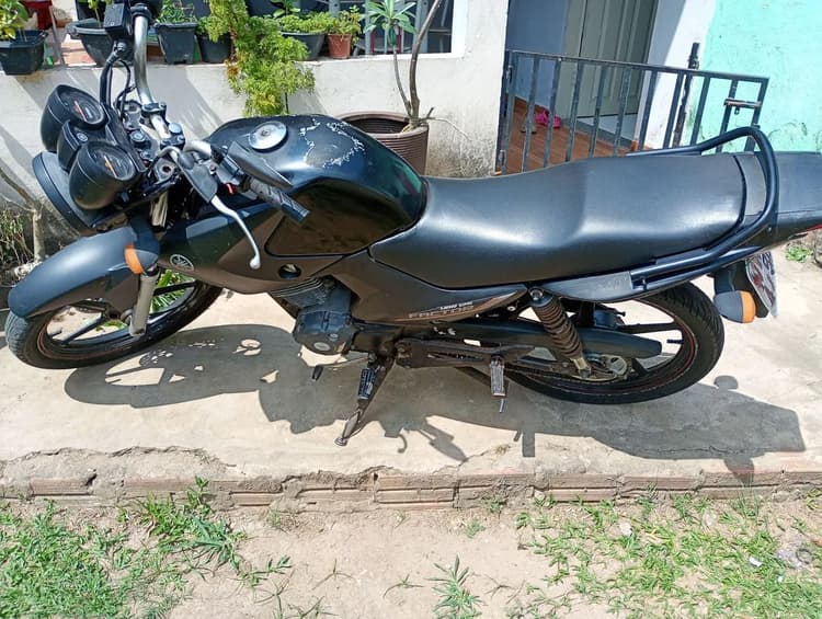 Vendo-se uma Moto