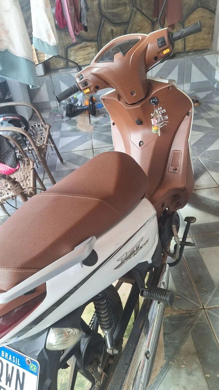 Moto semi nova 