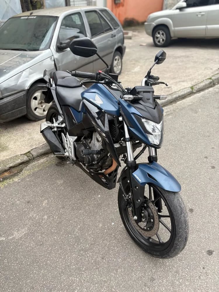 CB 300F, MOTO NOVA 