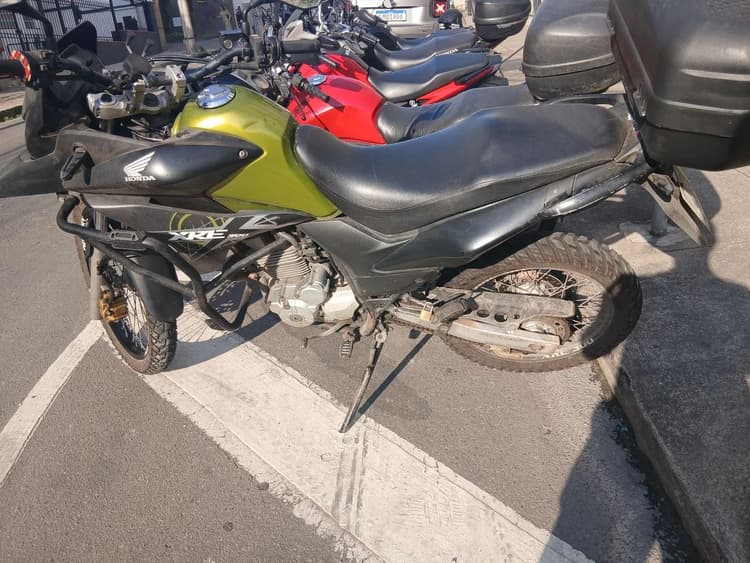 Pode ser sua XRE 300