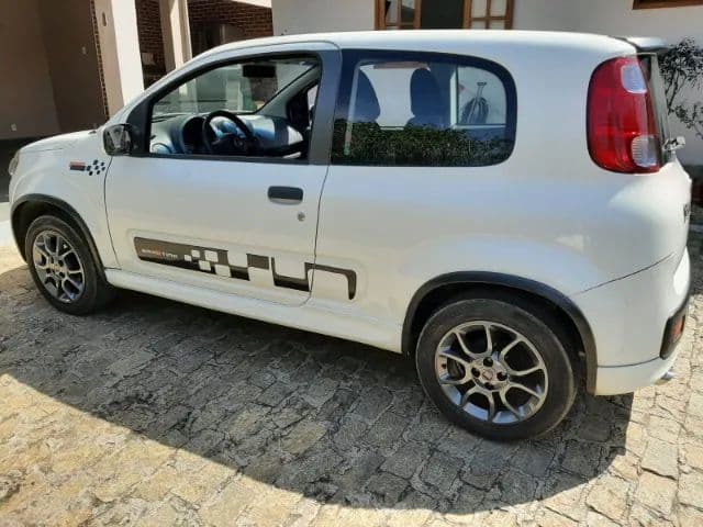 Fiat Uno Sporting 1.4 EVO Fire Flex 8V 2P 2012