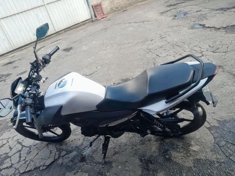 Moto com documentação em dia, pronta para transferir. 