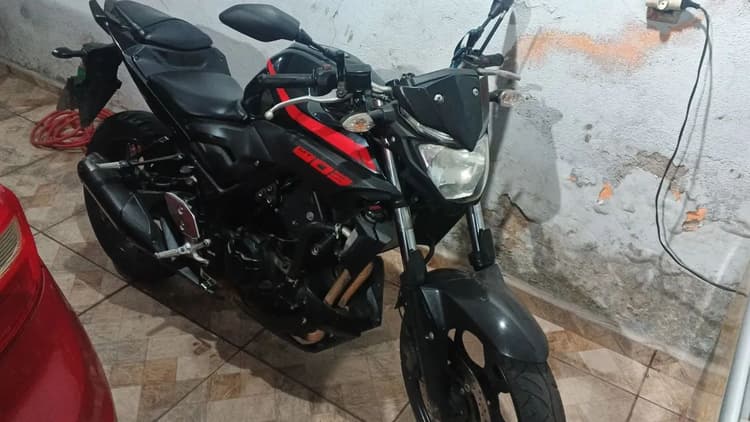 Moto MT 03