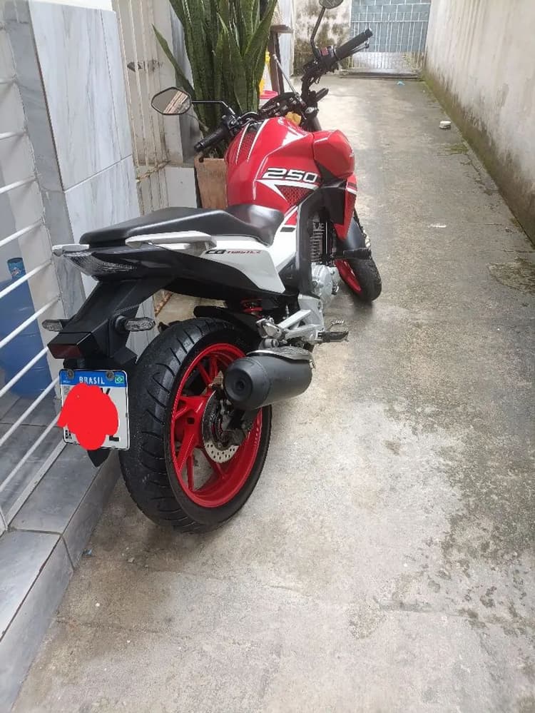 Cb Twister F com ABS 