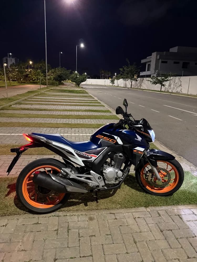 Cb 250f Twister c s