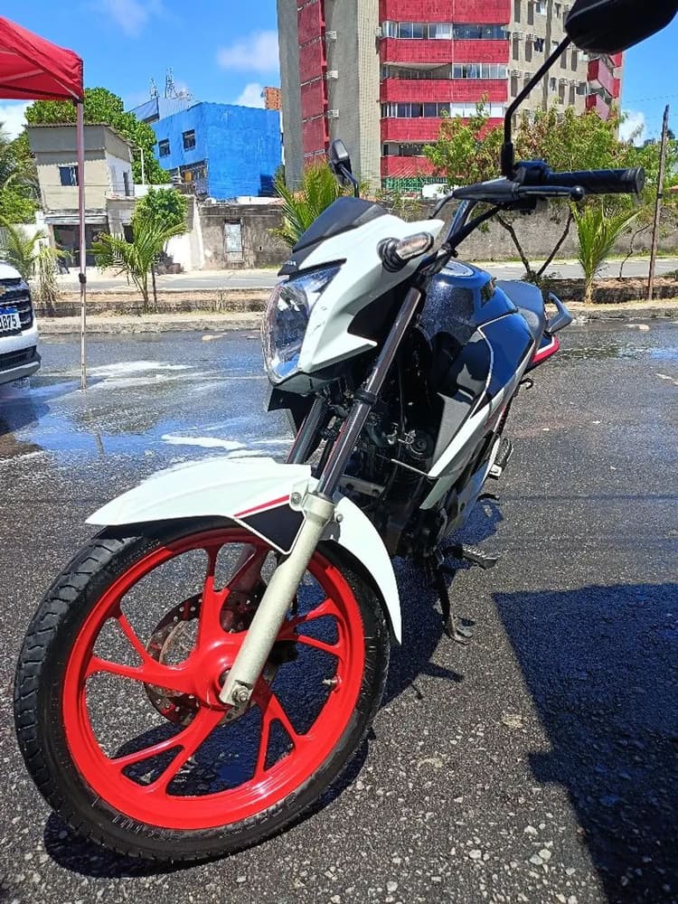 Titan S novinha
