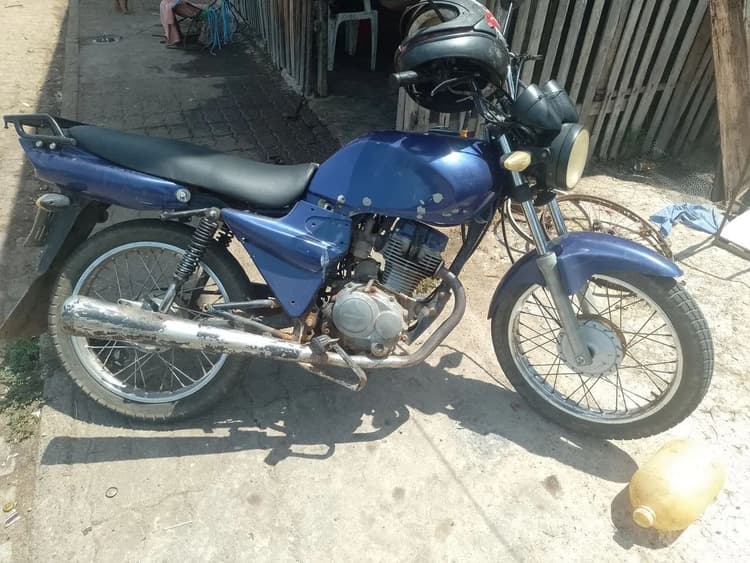 Uma moto 125