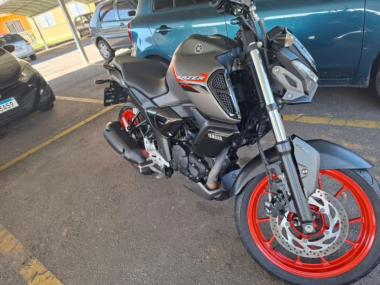 Fz15 linda nova 