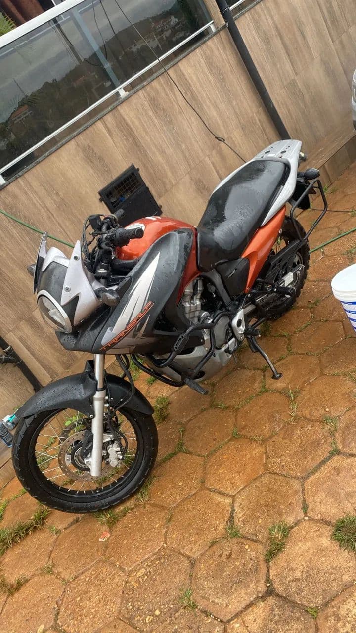 Transalp de garagem 