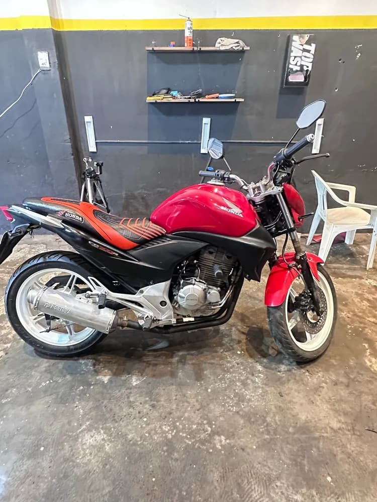 Moto cb 300