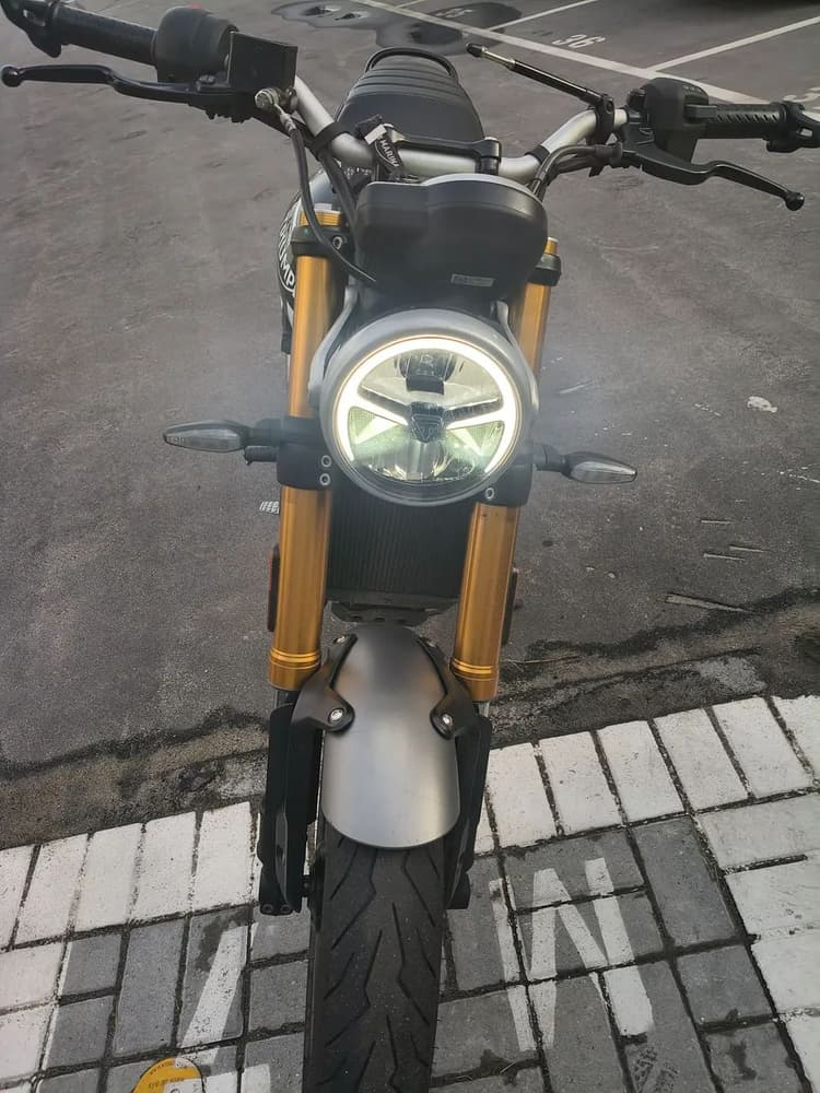 Vendo moto triumph
