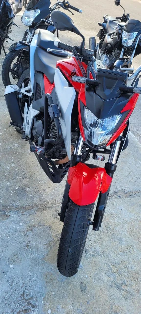 Vende se cb 300 f 