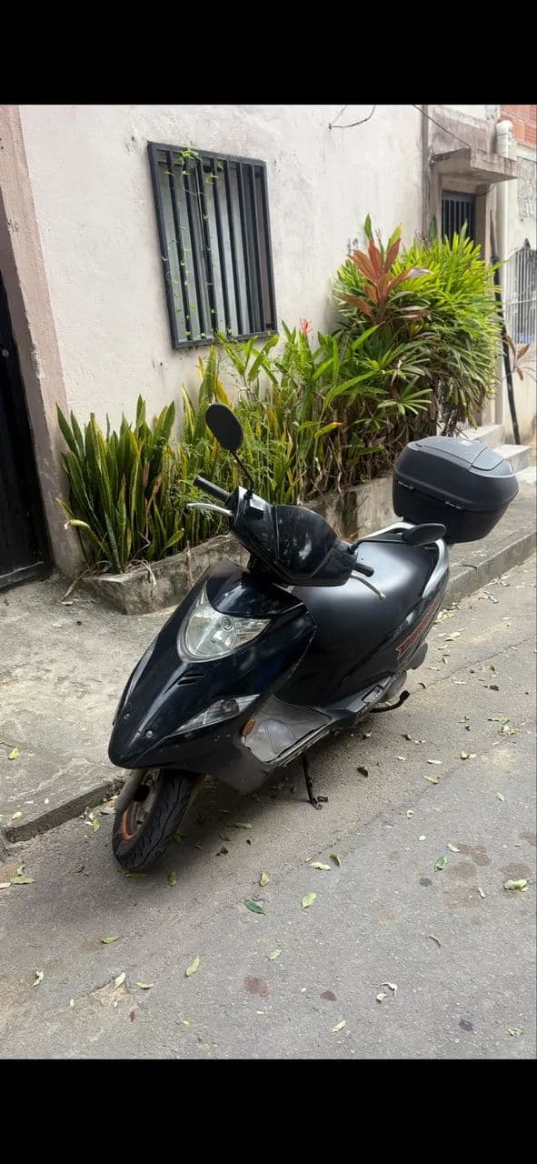 Suzuki burgman 2012