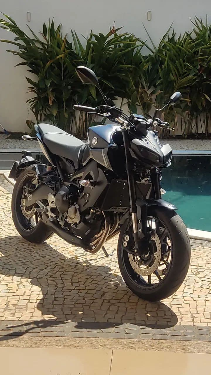 MT-09 2025 em estado de nova