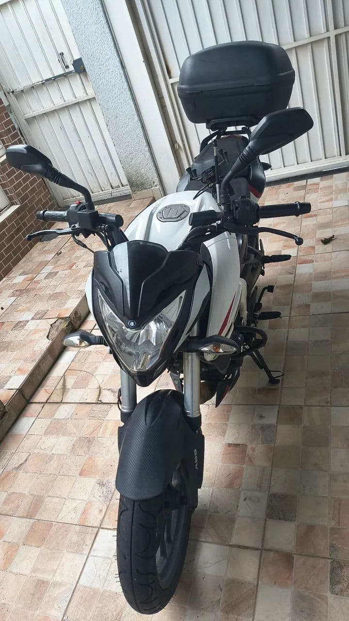 Dominar 200