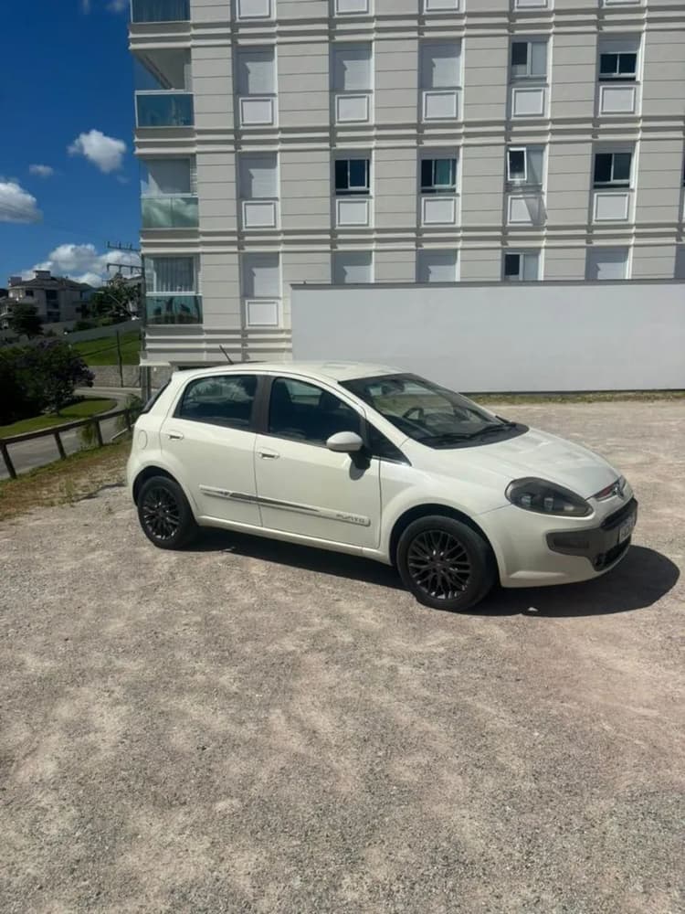 Fiat Punto Essence 1.6 Flex 16V 5P 2014